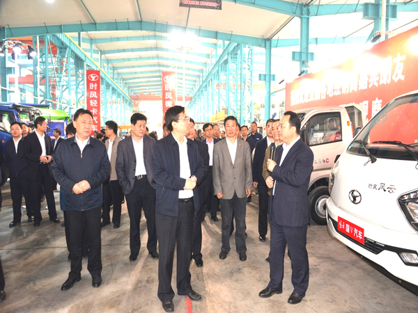 市新旧动能转换重大项目推进会PG电子集团科普教育基地进行观摩
